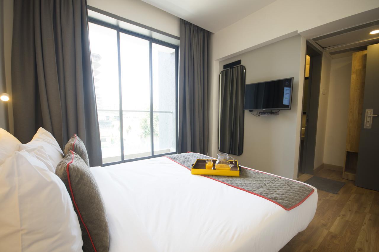 Oyo Townhouse 16 International Airport Hotel Mumbai Bagian luar foto