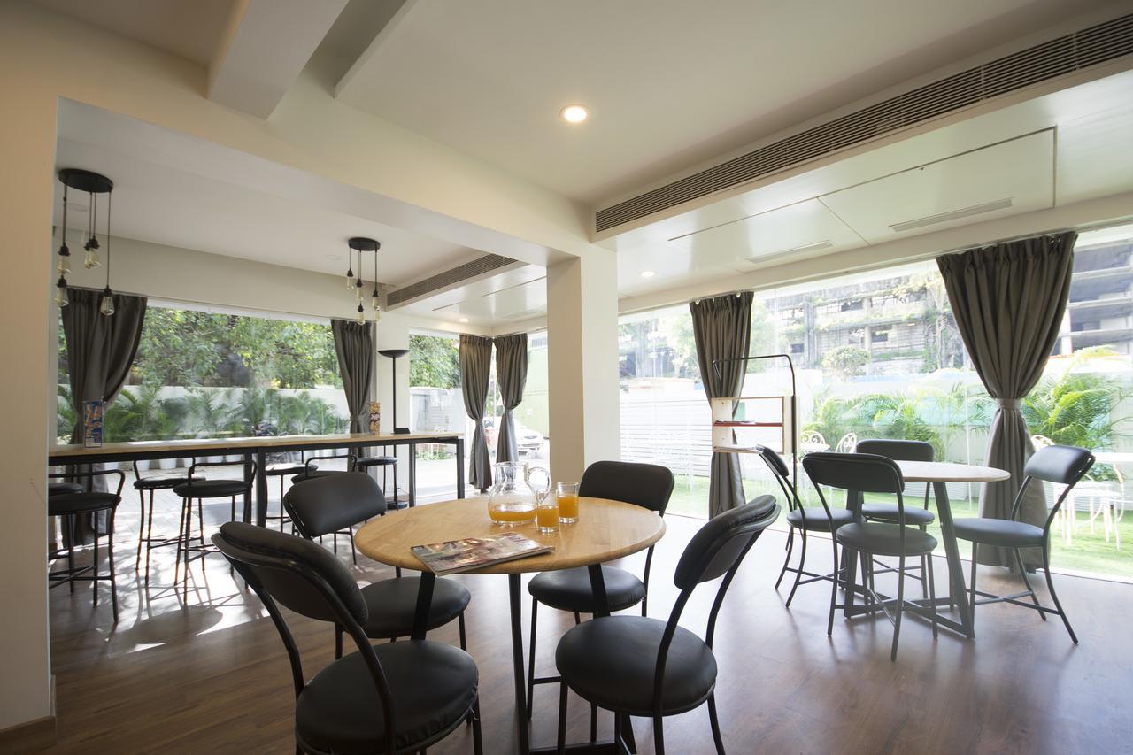 Oyo Townhouse 16 International Airport Hotel Mumbai Bagian luar foto
